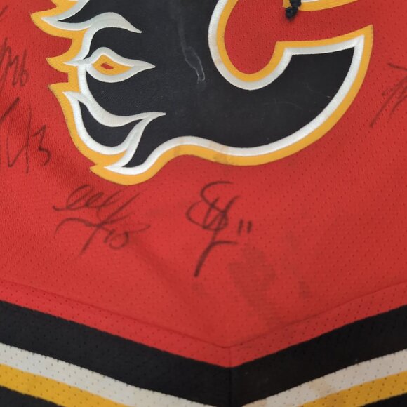 CCM Calgary Flames Youth Hockey Jersey Red/Black – Autographed S/M - Picture 2 of 12